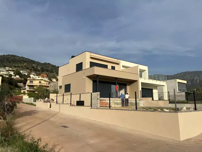 Casa nueva en Palau Saverdera