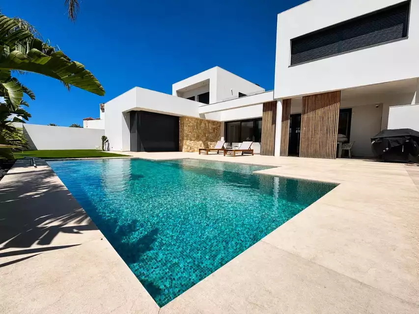 Obre nova a Empuriabrava